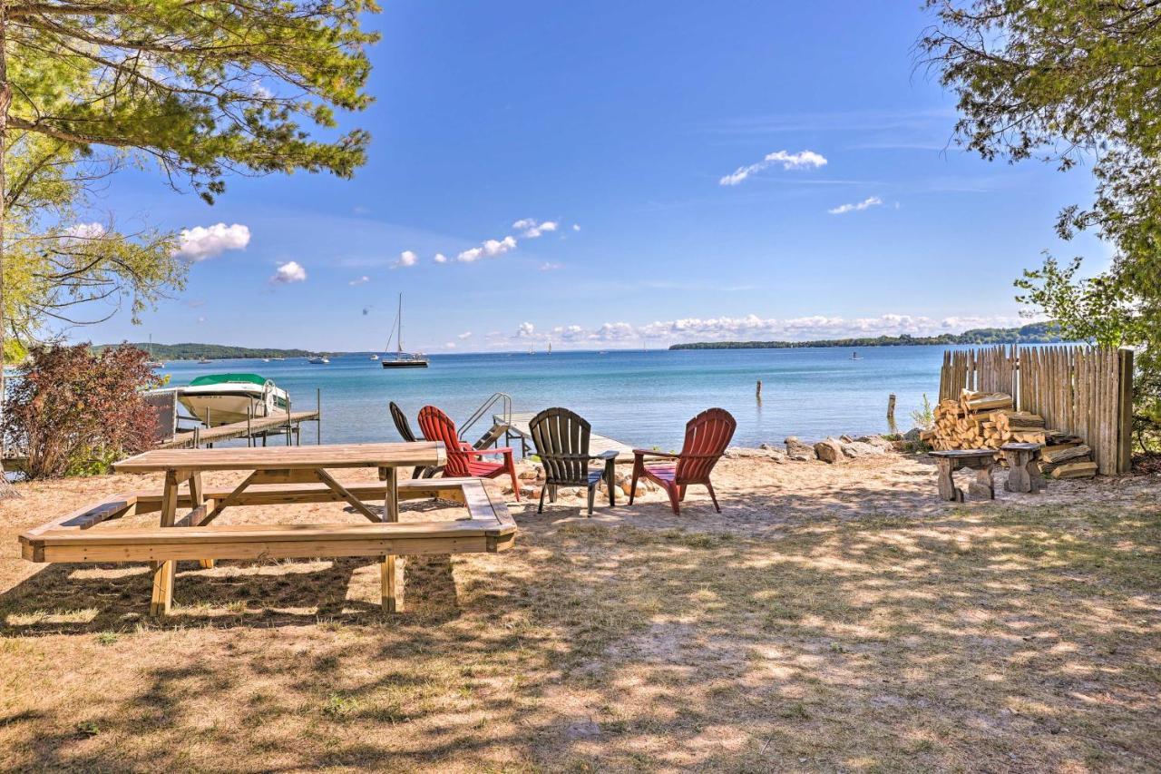 Quaint Studio With Shared Beach Walk To Suttons Bay المظهر الخارجي الصورة