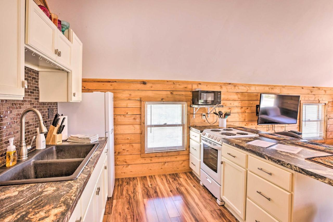 Quaint Studio With Shared Beach Walk To Suttons Bay المظهر الخارجي الصورة