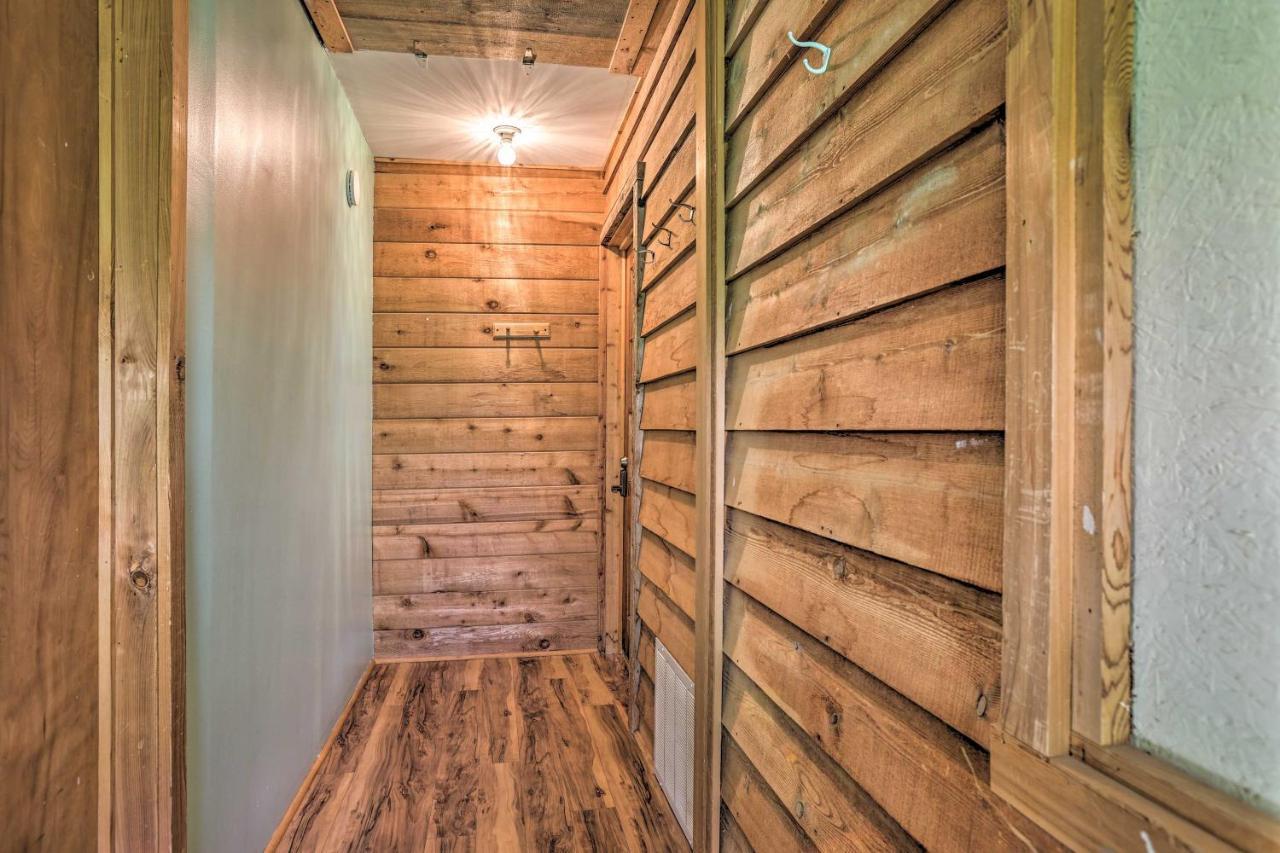 Quaint Studio With Shared Beach Walk To Suttons Bay المظهر الخارجي الصورة
