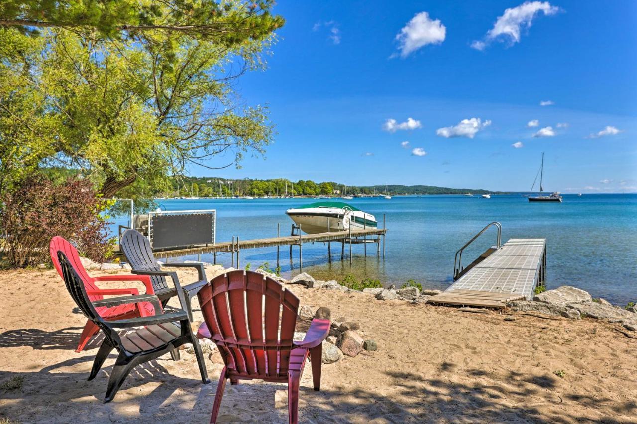 Quaint Studio With Shared Beach Walk To Suttons Bay المظهر الخارجي الصورة